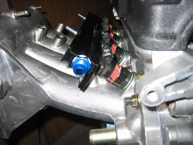 intake_mani_with_FR_and_injectors_on_head
