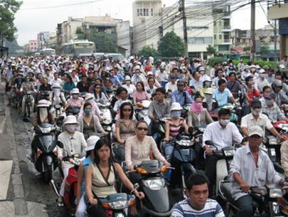 hanoi+traffic_vietnam+biz.jpg