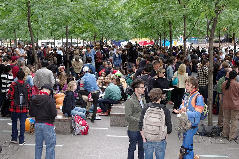 800px-Occupy_Wall_Street_Crowd_Size_2011_Shankbone.JPG