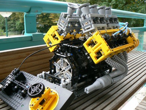 lego_v8_engine_2.jpg