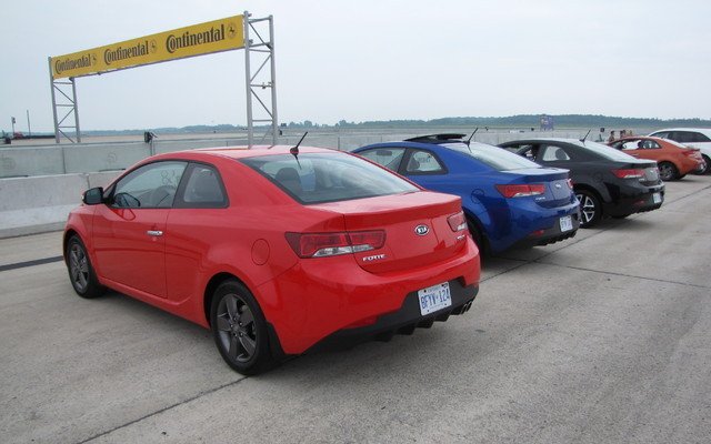 029561_2010_Kia_Forte_Koup_A_Canadian_premiere.jpg