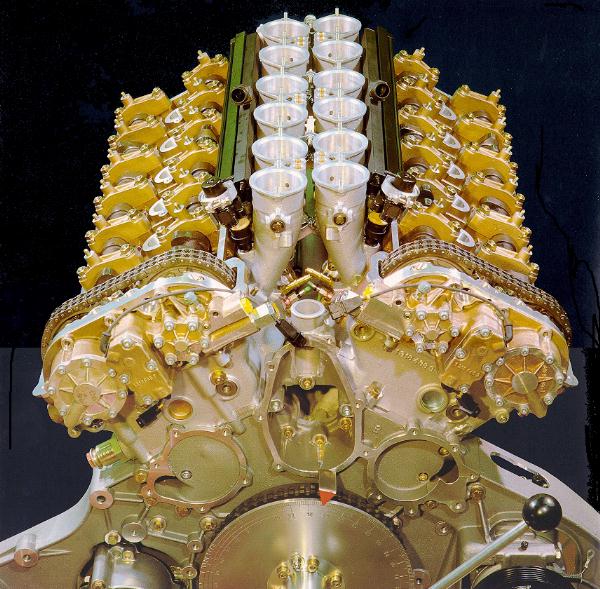 675Mclaren_Engine.jpg