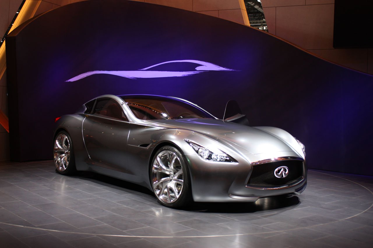 01-infiniti-essence-live.jpg