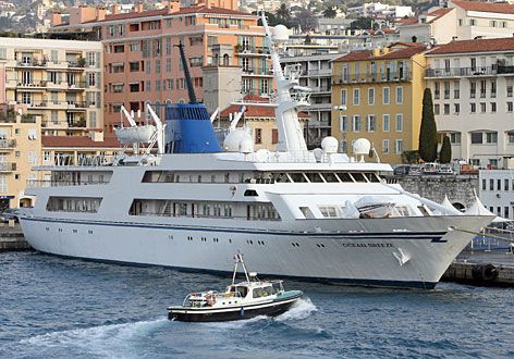 saddam-yacht.jpg