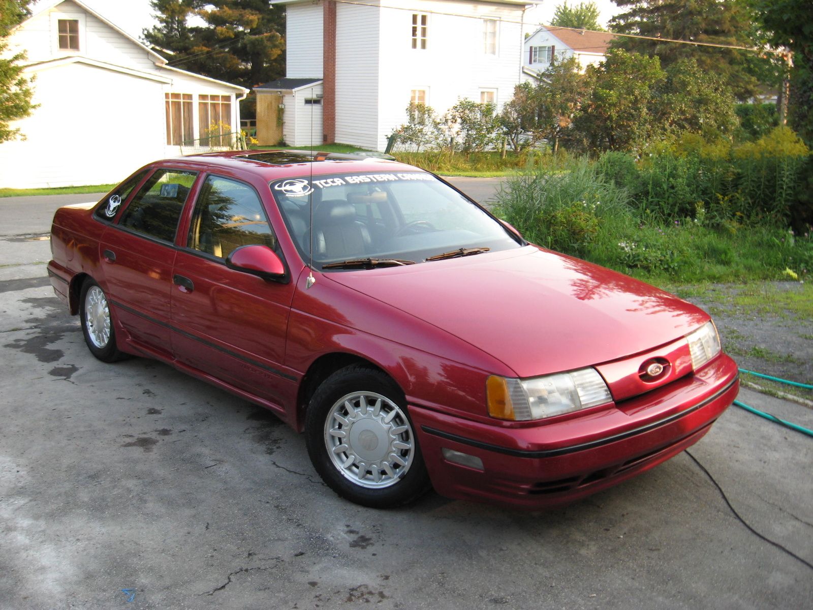 1990_ford_taurus_4_dr_sho_sedan-pic-3049612115669739769.jpeg